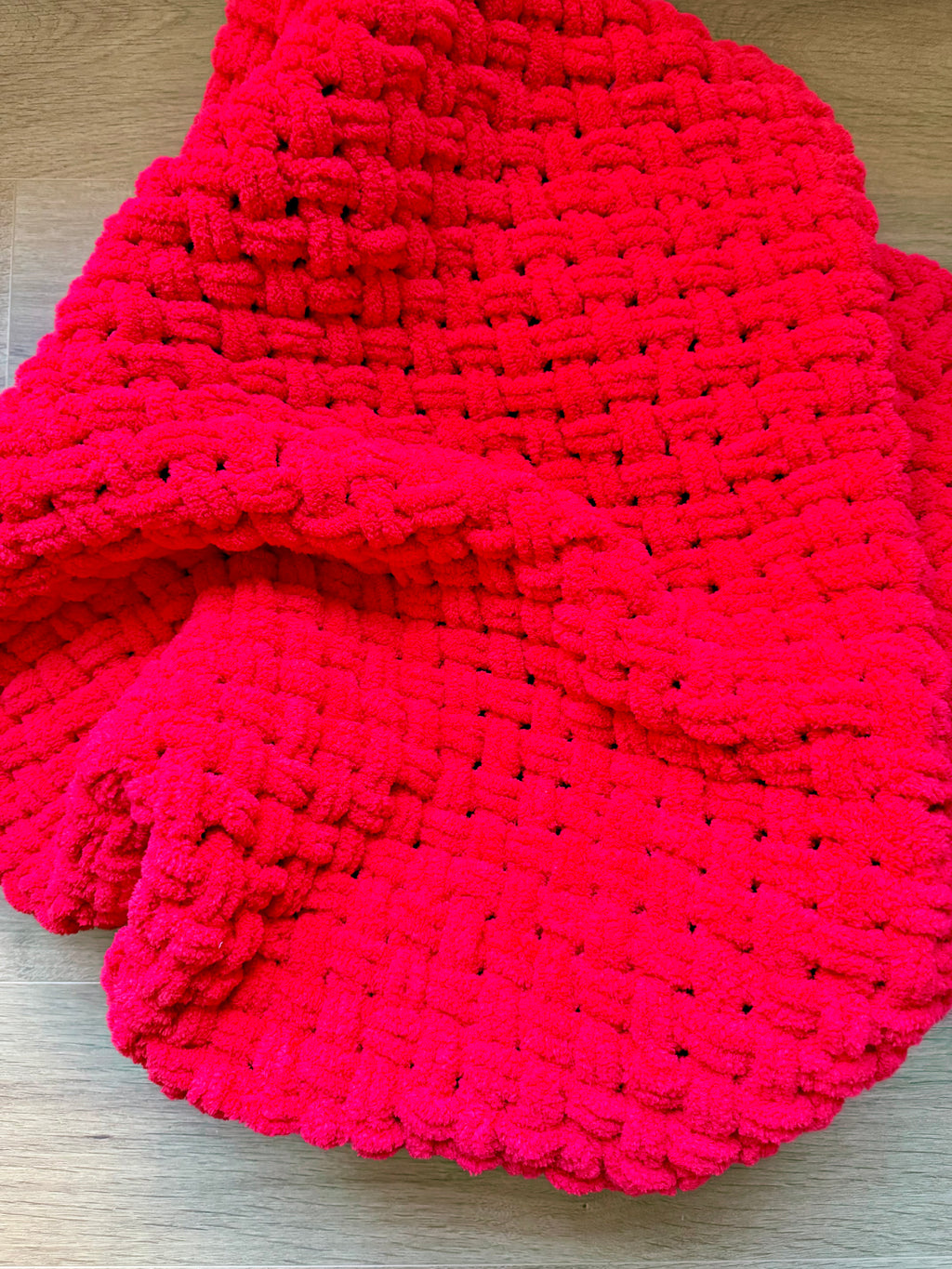 Rankomis megztas pledas "Puffy" - Raudonasis sapnas