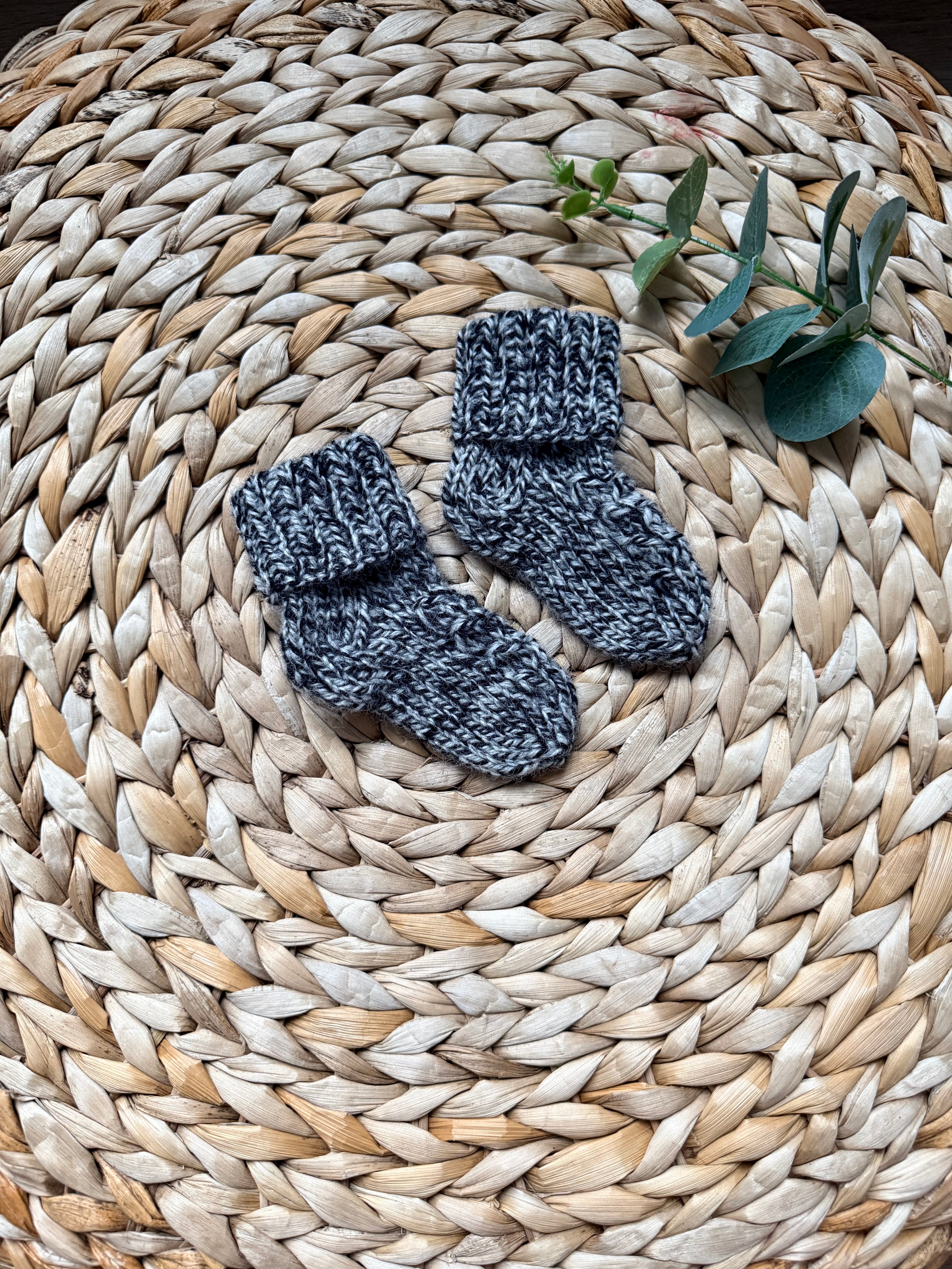 Rankų darbo megztos kojinytės (vilna, nailonas)