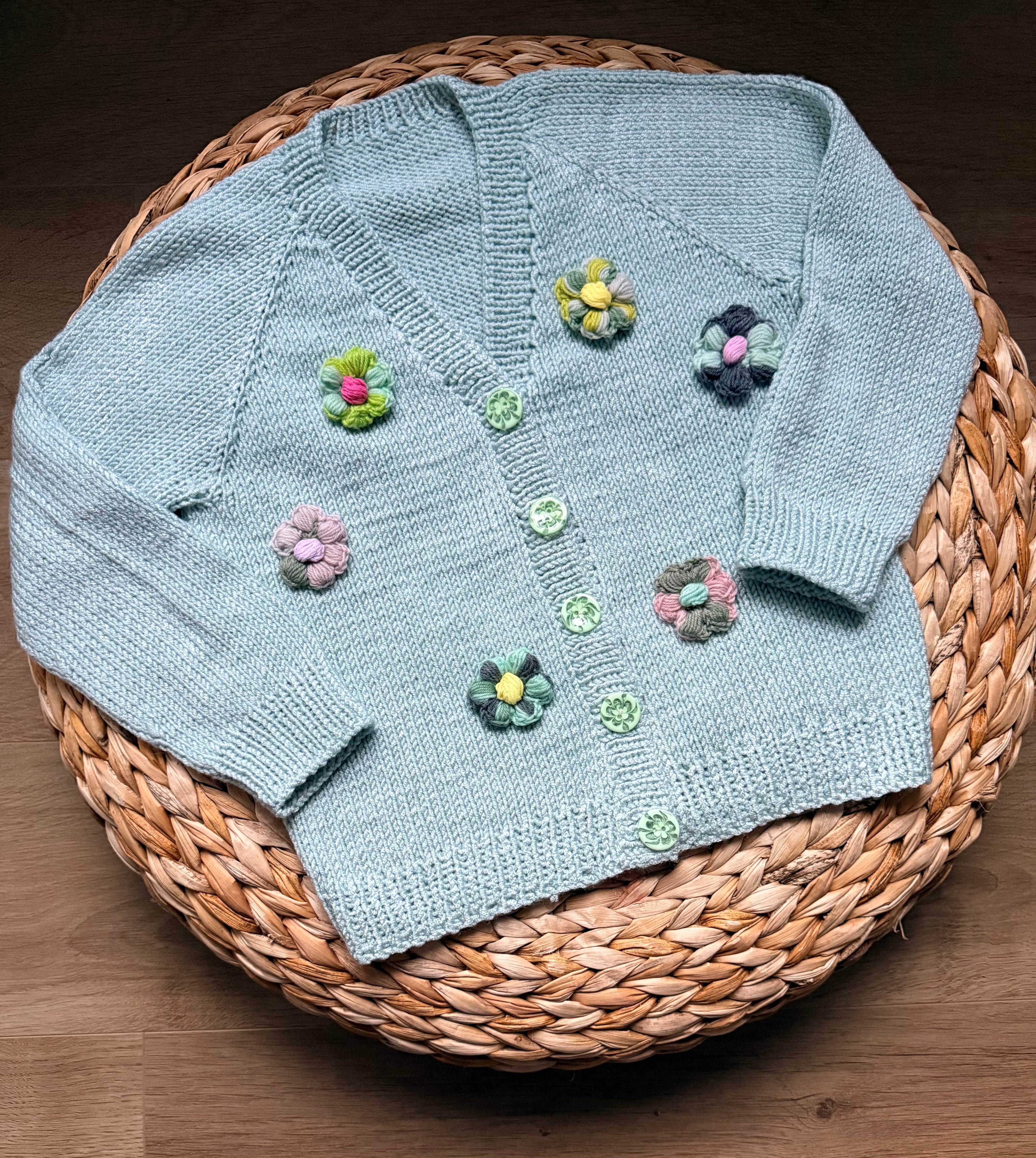 Vaikiškas megztukas "Gėlės"