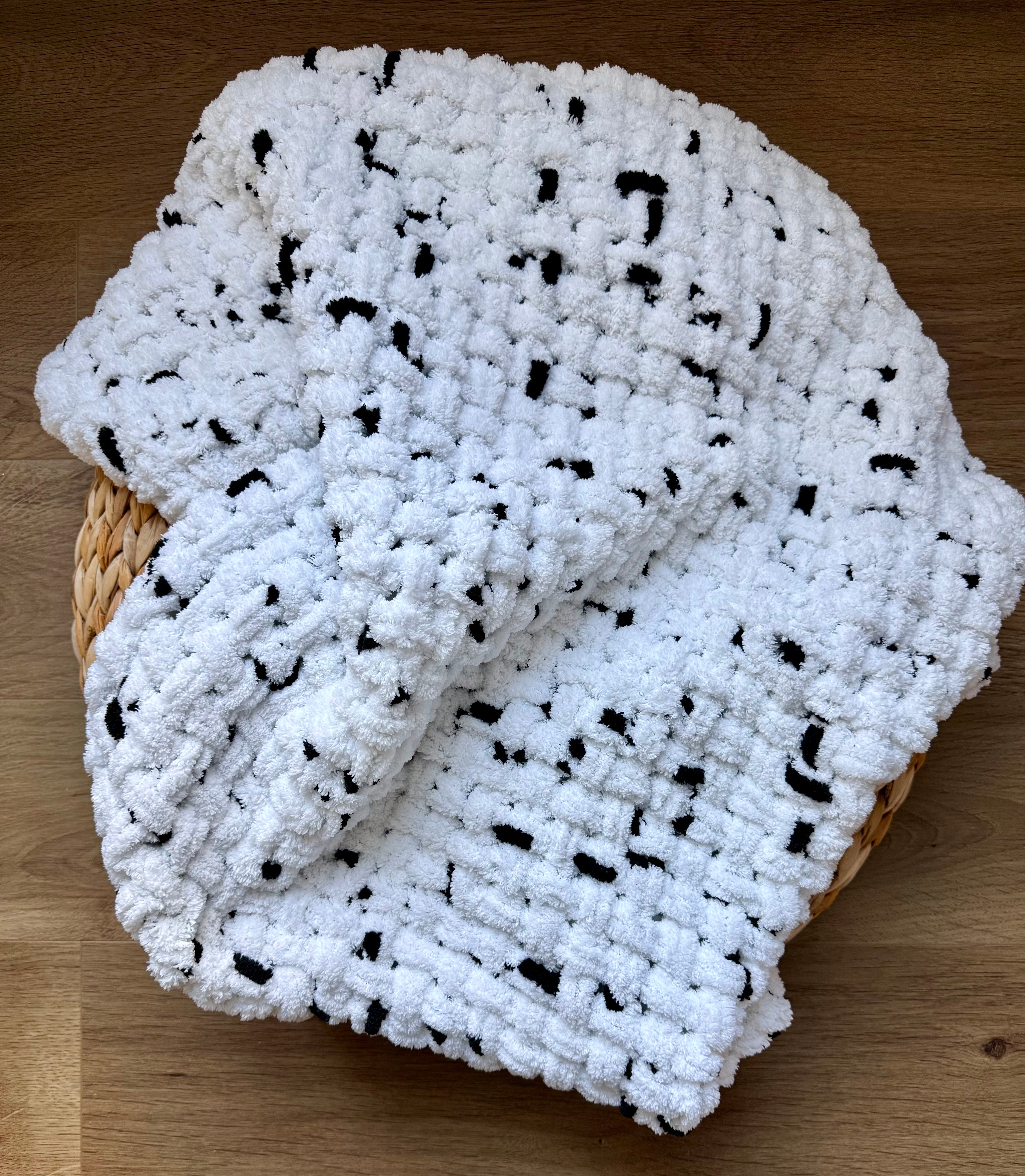 Rankomis megztas Puffy pledas „Sniego taškeliai“