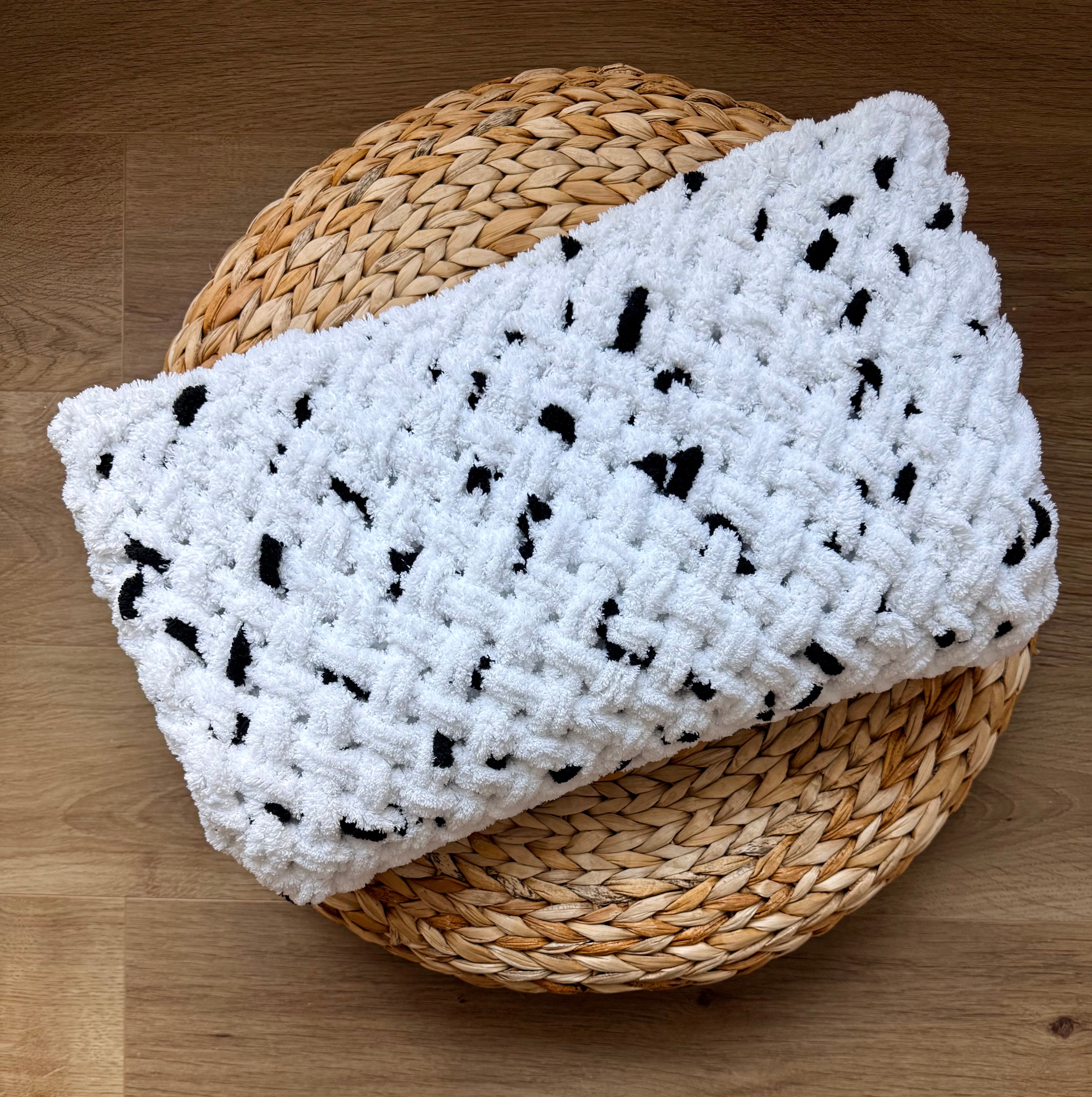 Rankomis megztas Puffy pledas „Sniego taškeliai“