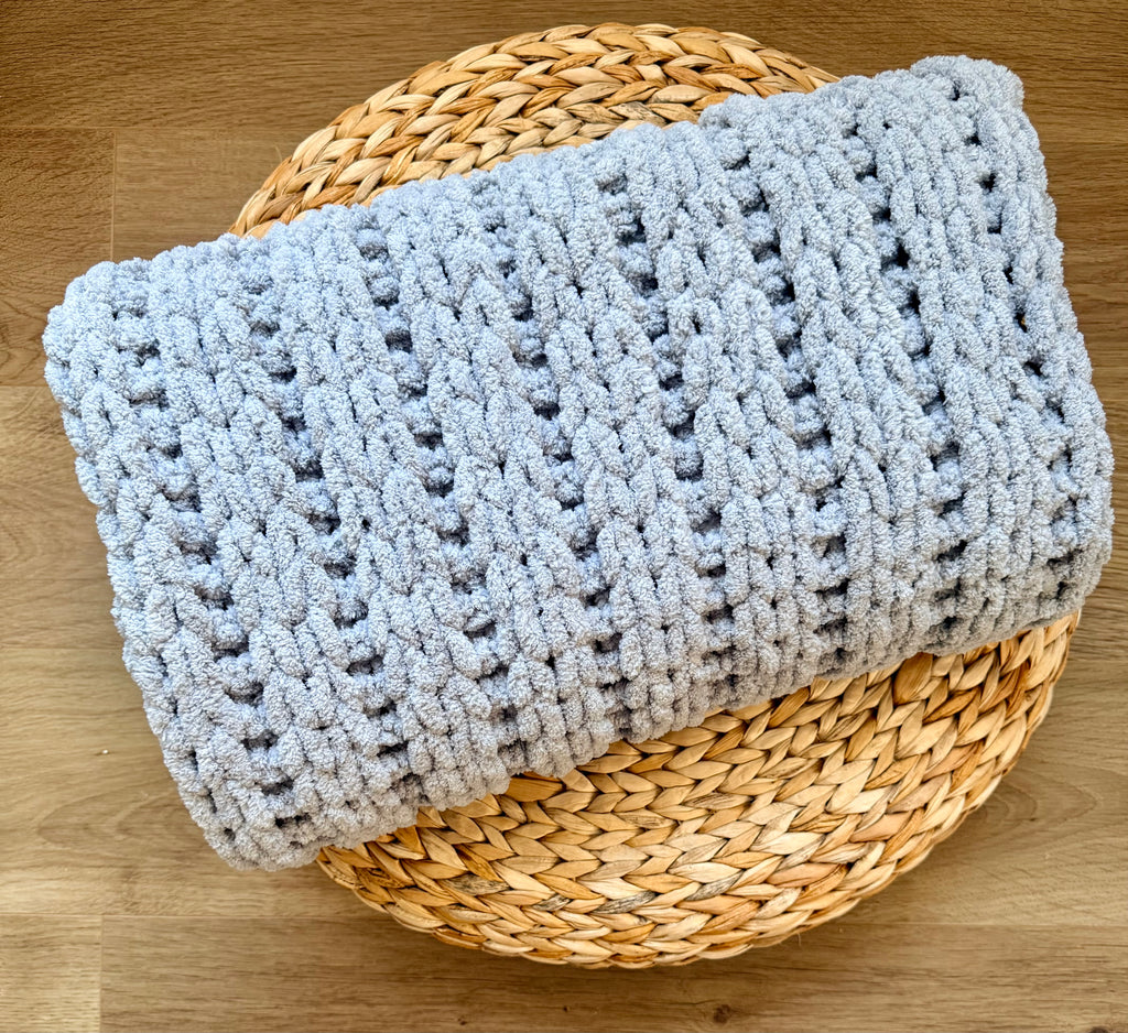 Hand-knitted Puffy blanket "Calm Mist"