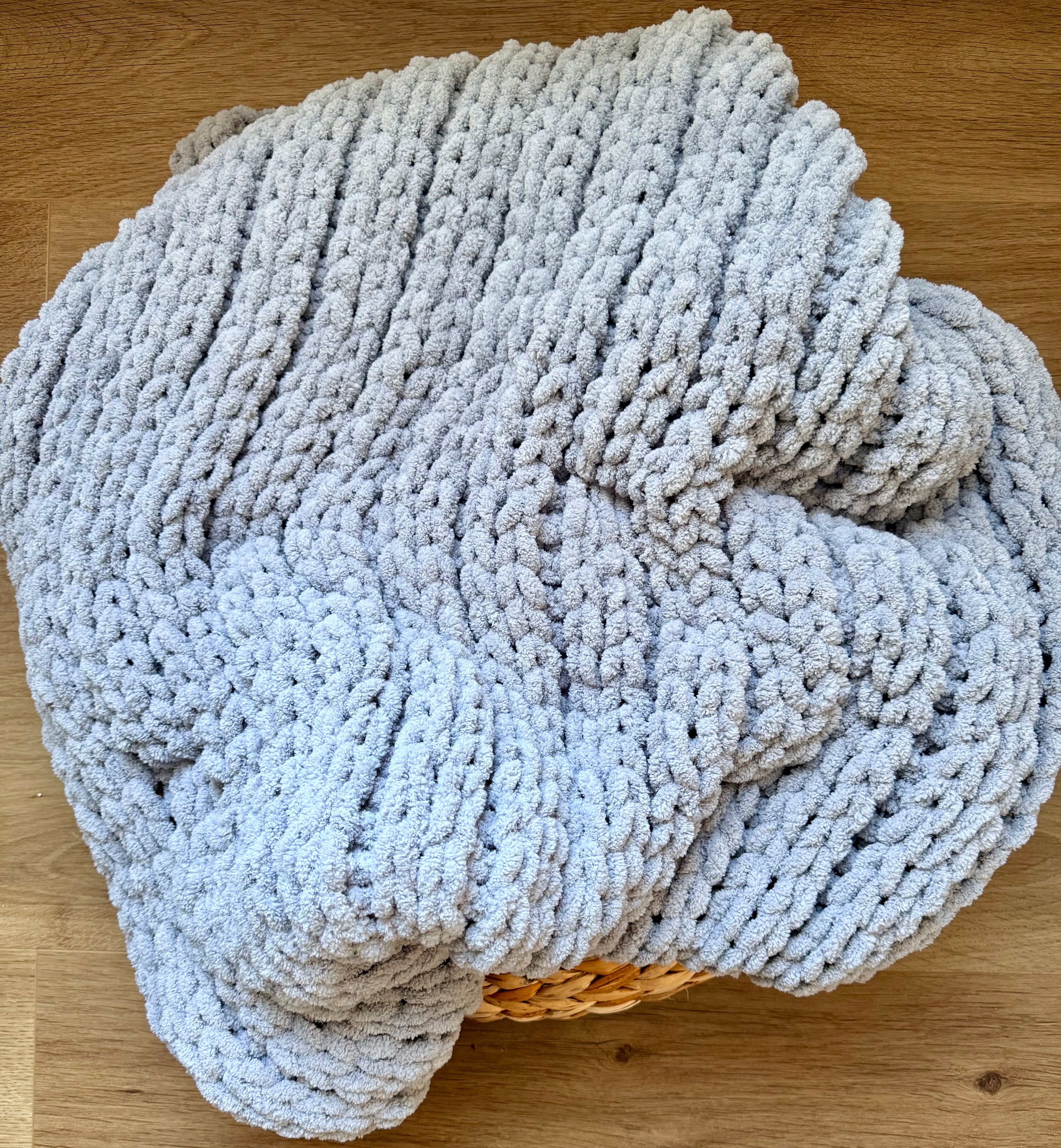 Rankomis megztas Puffy pledas „Rami migla“