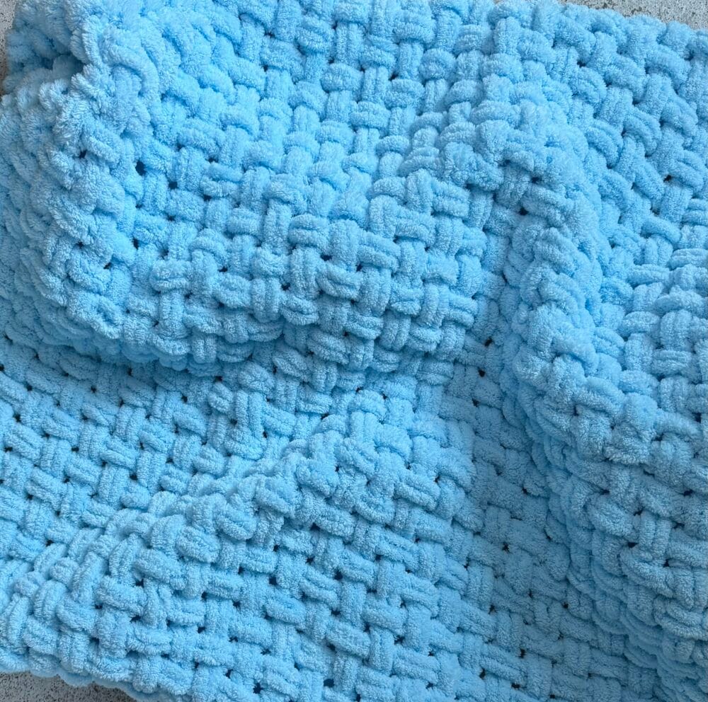 Rankomis megztas pledas „Puffy“ – Sky Blue